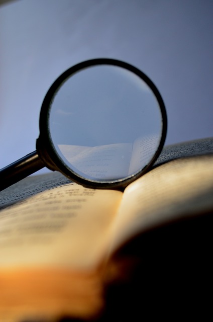 magnifying_glass_book