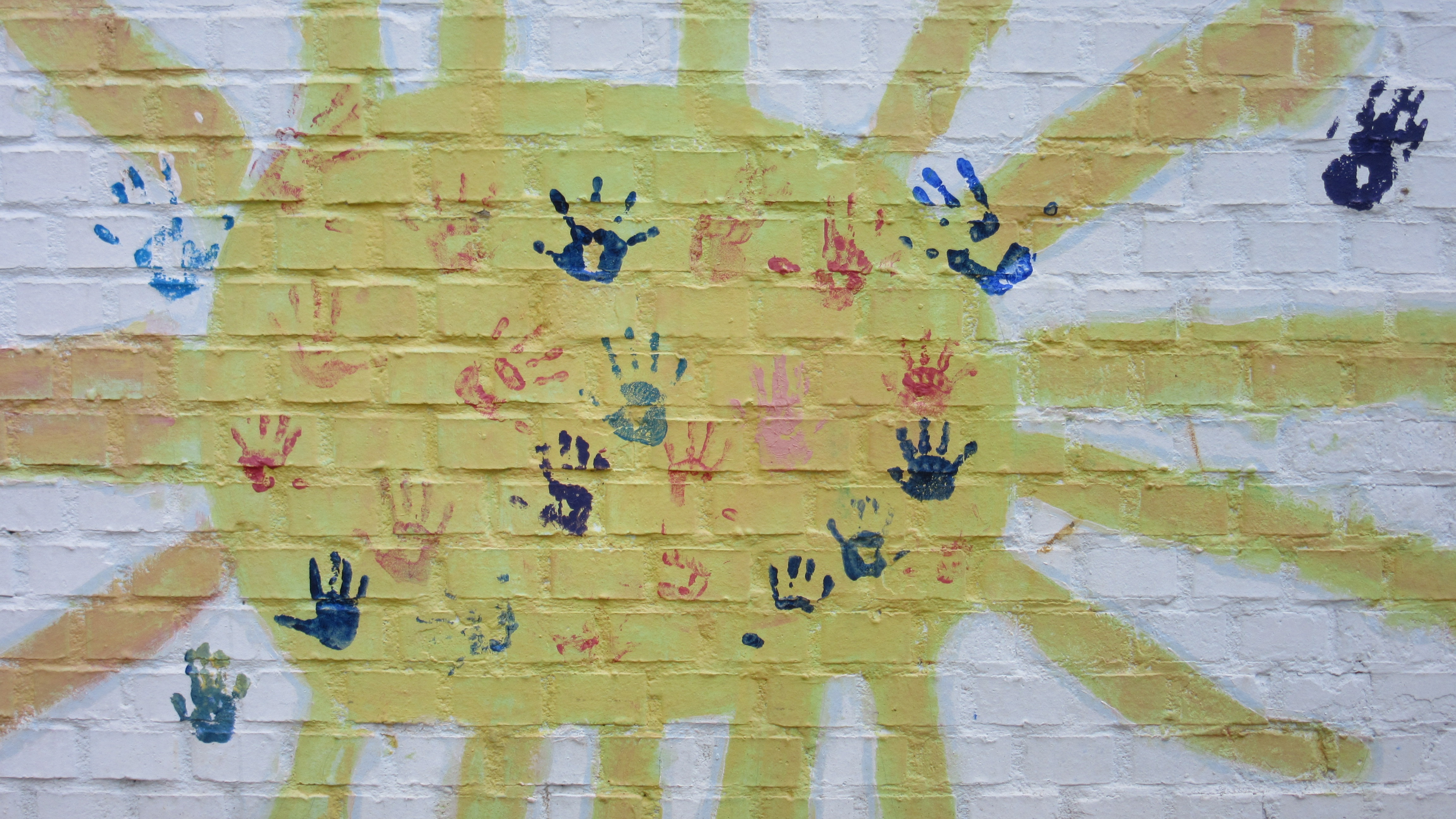 Children_handprints_2